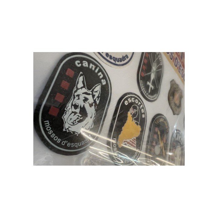 VITRINA PARCHES MOSSOS D`ESQUADRA.