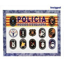 VITRINA-PARCHES-MOSSOS-ESQUADRA